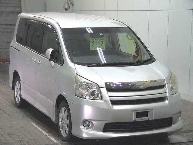 TOYOTA NOAH 2008