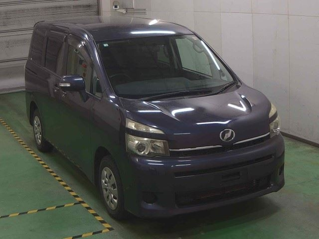 TOYOTA VOXY 2010