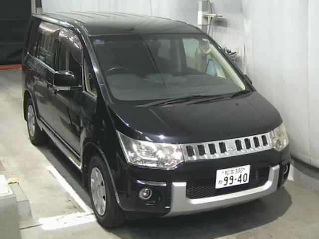 MITSUBISHI DELICA D5 2011