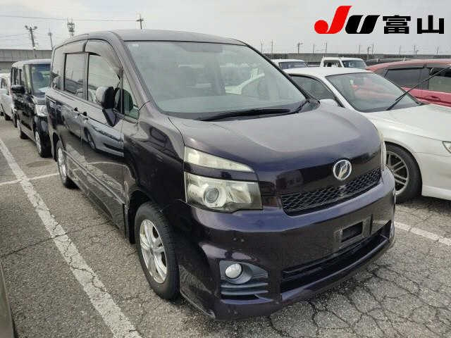 TOYOTA VOXY 2010