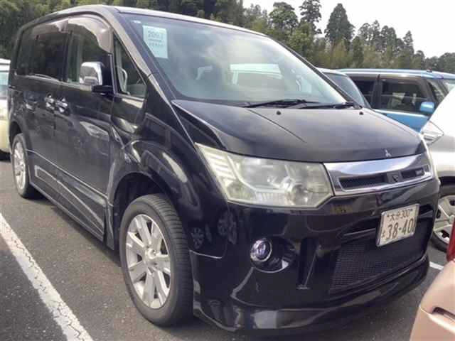 MITSUBISHI DELICA D5 2011
