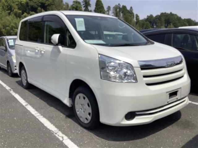 TOYOTA NOAH 2008