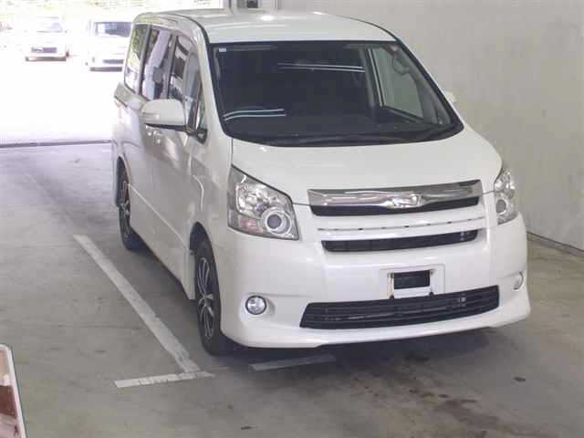 TOYOTA NOAH 2008