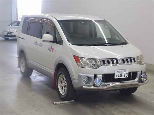 MITSUBISHI DELICA D5 2011