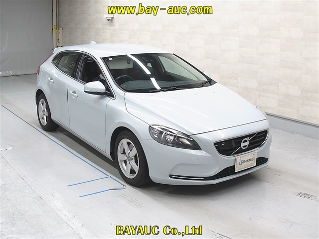 VOLVO V40 2014