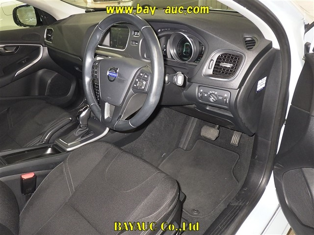 VOLVO V40 2014