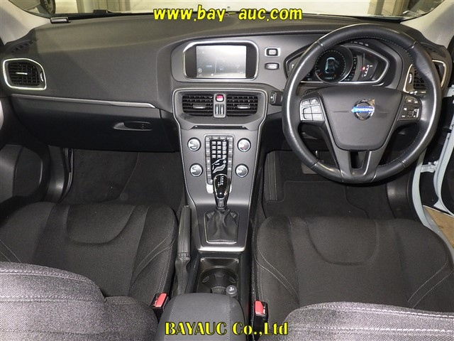 VOLVO V40 2014