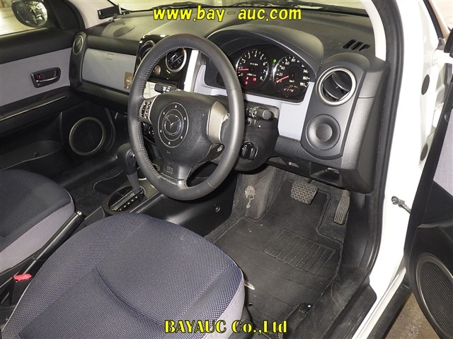 MAZDA VERISA 2010