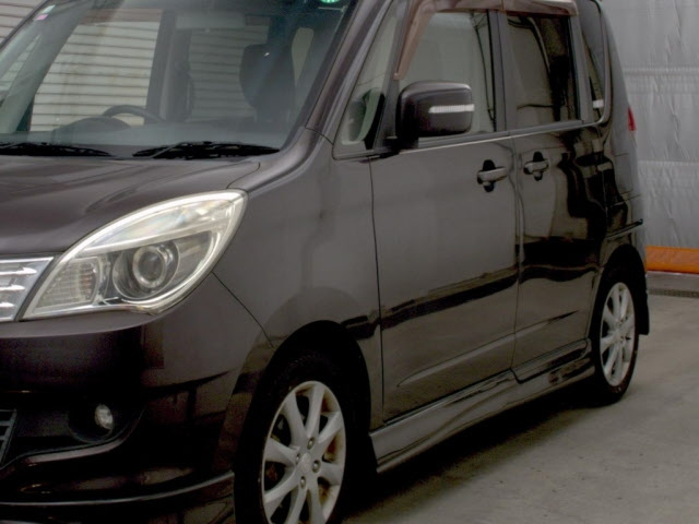 MITSUBISHI DELICA D2 2012