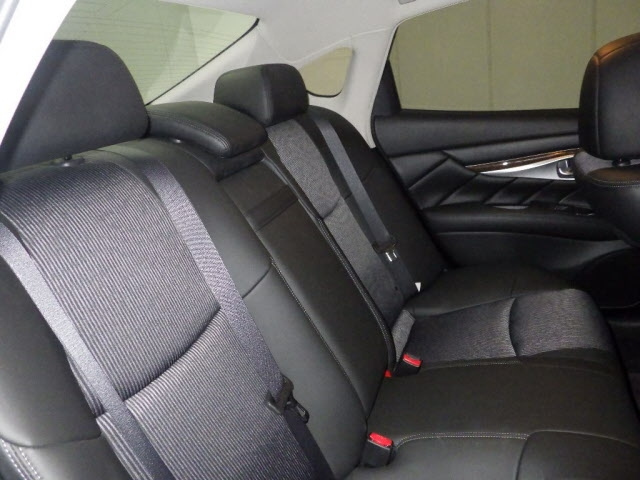 NISSAN FUGA 2012