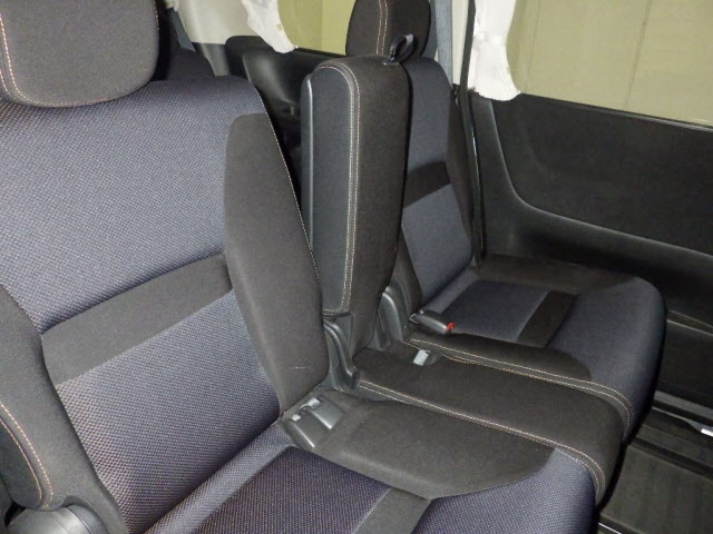 NISSAN SERENA 2010