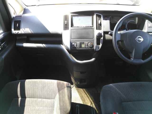 NISSAN SERENA 2009