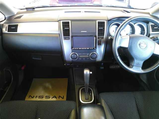 NISSAN TIIDA 2011