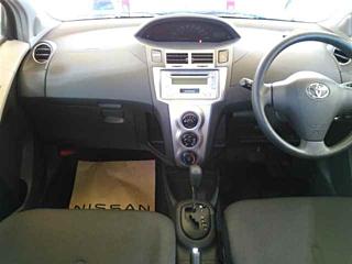 TOYOTA VITZ 2010