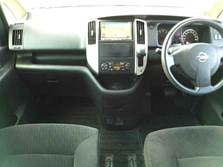 NISSAN SERENA 2010