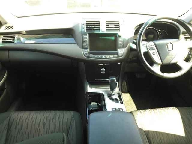 TOYOTA CROWN 2010