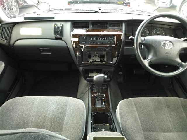 TOYOTA CROWN COMFORT 2017