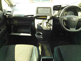 TOYOTA WISH 2011