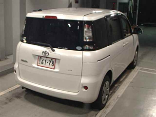 TOYOTA SIENTA 2013