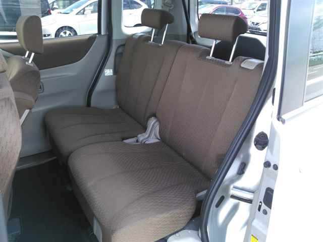 NISSAN ROOX 2011