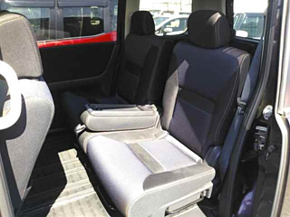 NISSAN SERENA 2010