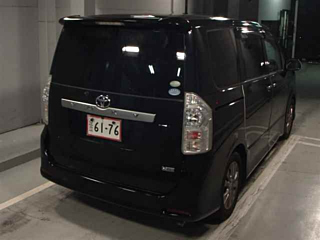 TOYOTA VOXY 2011