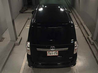 TOYOTA VOXY 2011