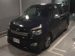 TOYOTA VOXY 2011