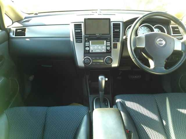 NISSAN TIIDA 2009