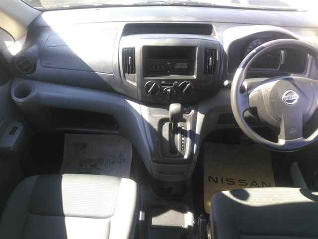 NISSAN NV200 2017