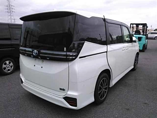 TOYOTA VOXY 2024