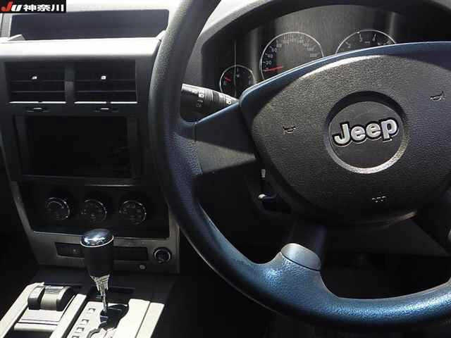 CHRYSLER JEEP CHEROKEE 2010