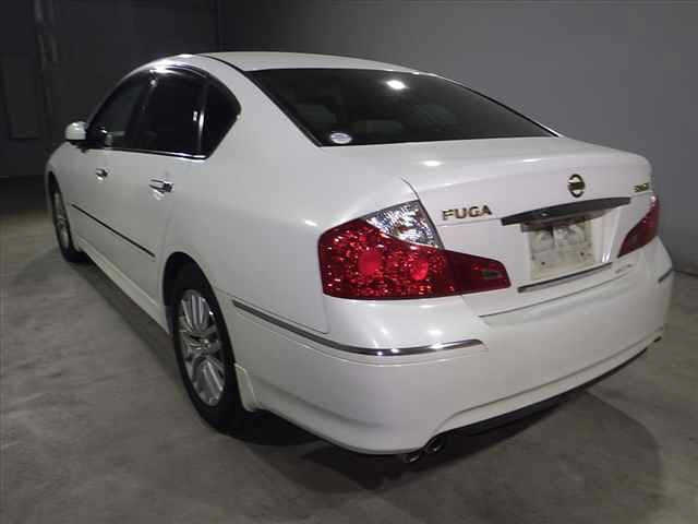 NISSAN FUGA 2009