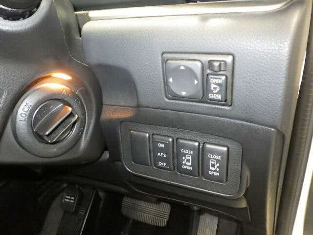 NISSAN ELGRAND 2010