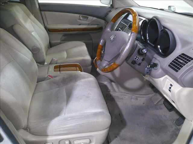 TOYOTA HARRIER 2010