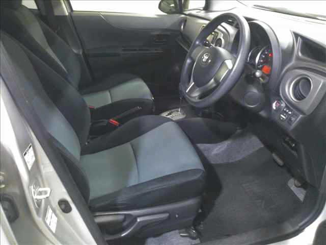 TOYOTA VITZ 2012