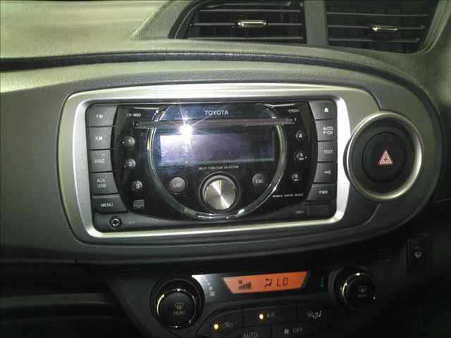 TOYOTA VITZ 2012