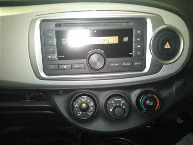 TOYOTA VITZ 2013