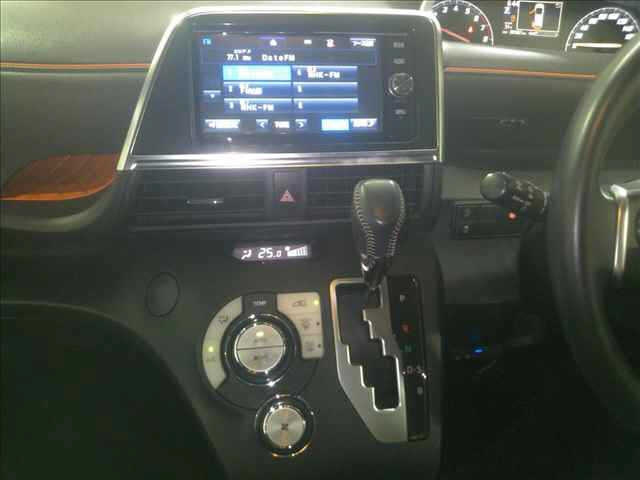 TOYOTA SIENTA 2016