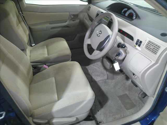 TOYOTA RAUM 2010