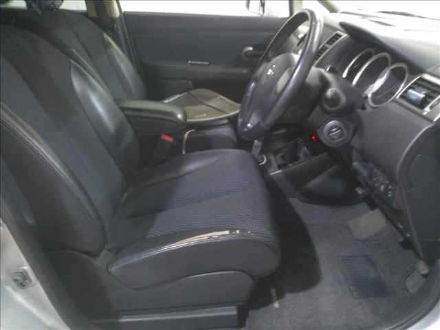NISSAN TIIDA 2010