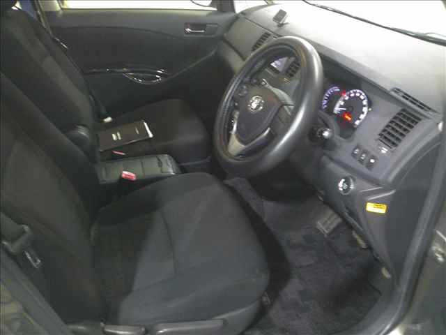 TOYOTA ISIS 2012