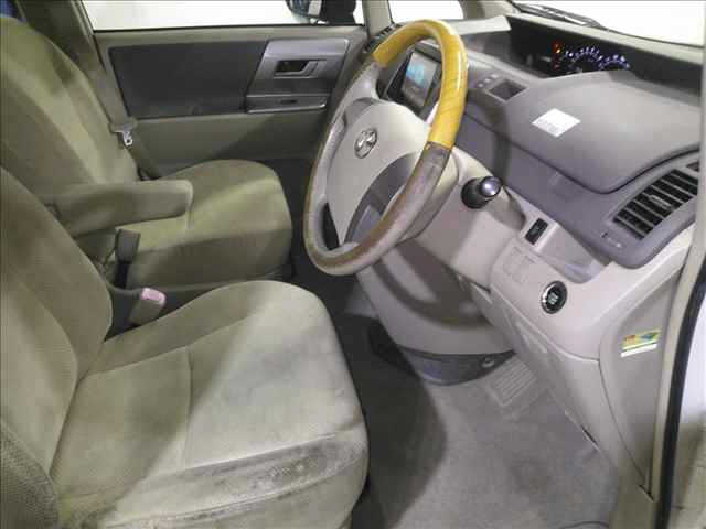 TOYOTA NOAH 2008