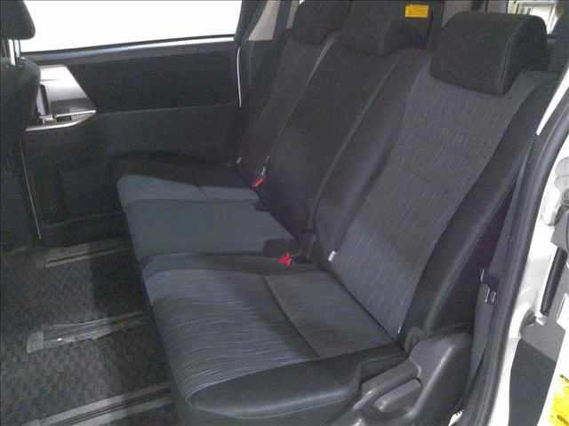 TOYOTA NOAH 2010