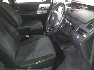 TOYOTA VOXY 2011