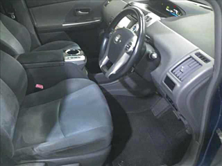 TOYOTA PRIUS ALPHA 2012