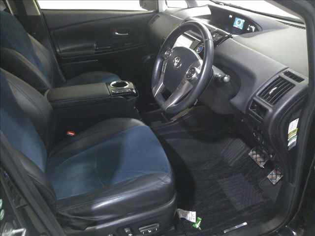 TOYOTA PRIUS ALPHA 2015