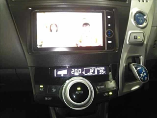 TOYOTA PRIUS ALPHA 2013