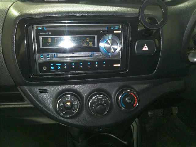 TOYOTA VITZ 2016