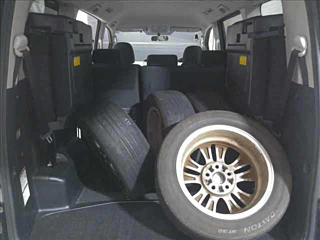 TOYOTA VOXY 2011
